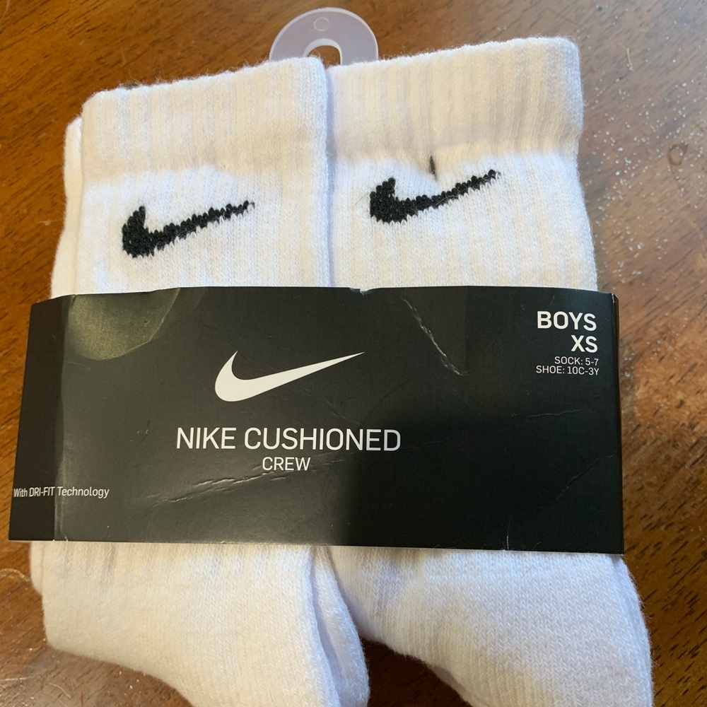 NWT Nike Crew Socks Boys XS Shoe Size 10C-3Y